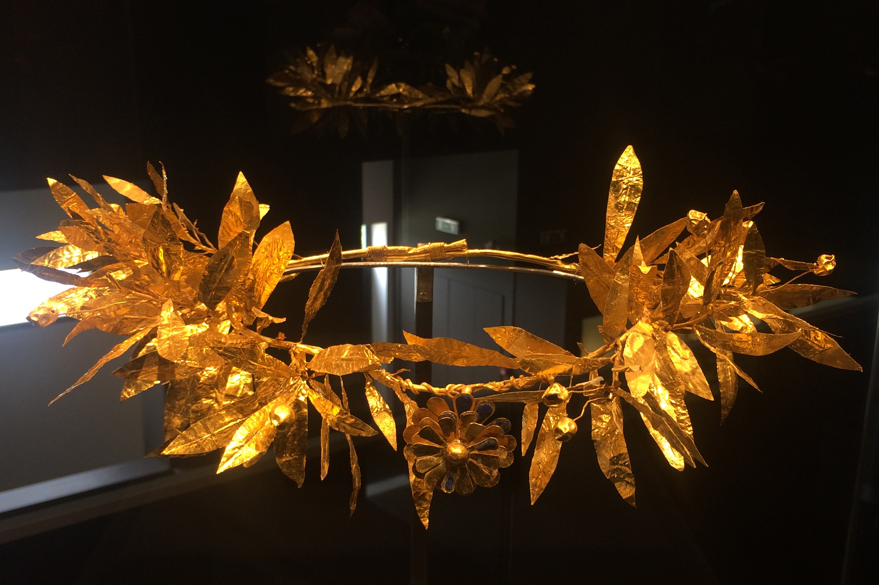 Golden wreath from Pella